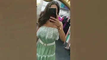 Abito estivo elegante di colore verde menta con pizzo decorativo